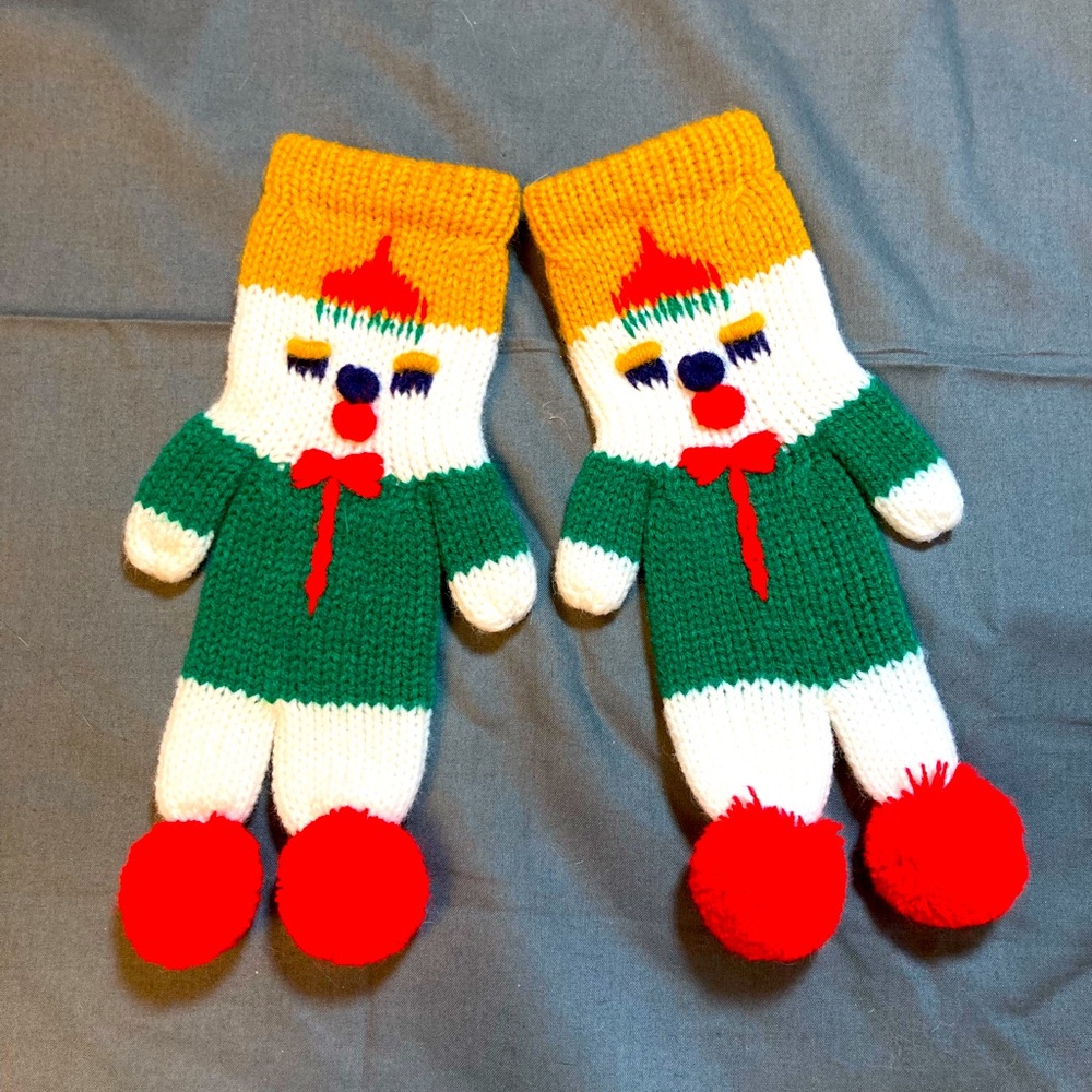 Cute vintage novelty children’s gloves.